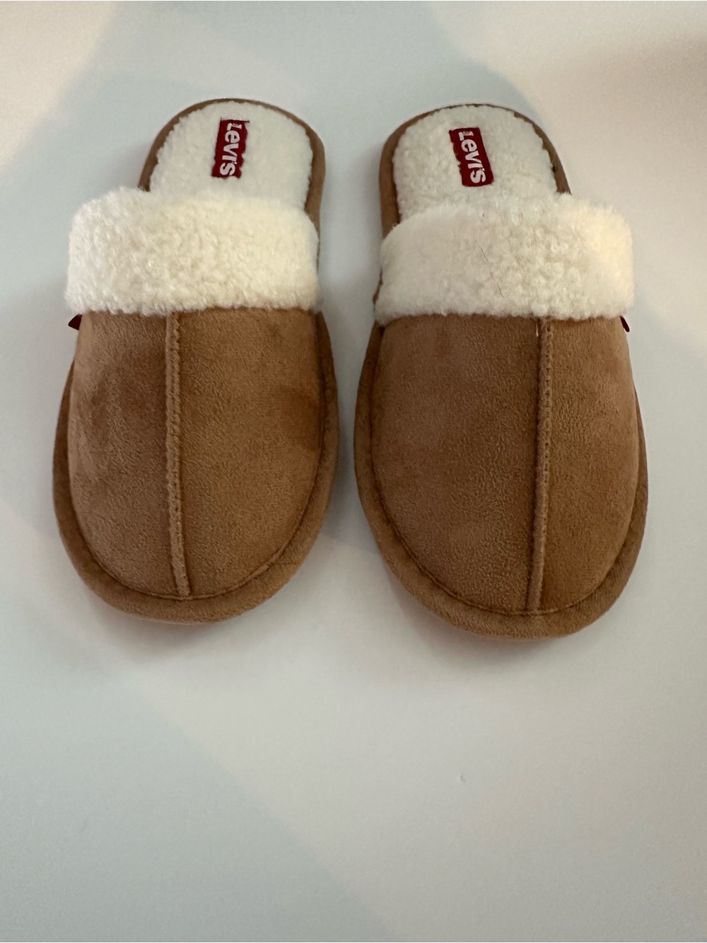 Levi's womens Tan Slip-On Sherpa Slippers with Cream Lining 5-6